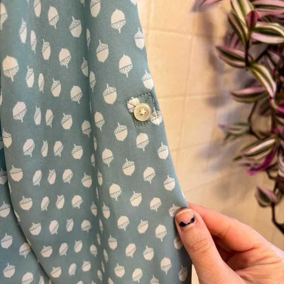LOFT Blue Acorn Pattern Button Long Sleeves Size Small Cottagecore Grannycore - Picture 3 of 11